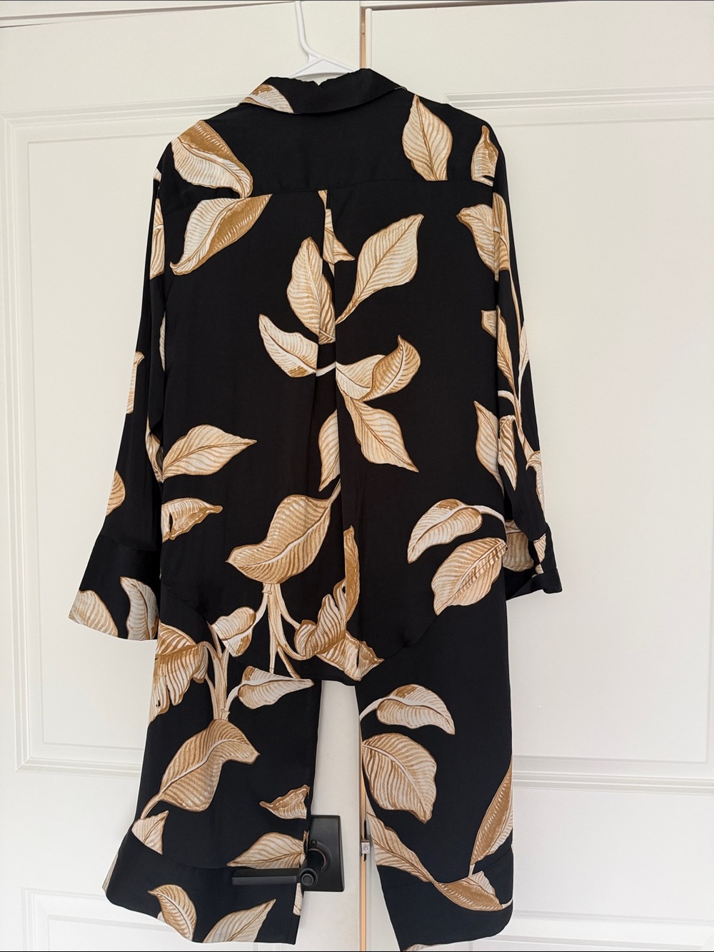Banana Republic Black and Beige Leaf-Print Wide-Leg 2 piece Set - Picture 4 of 8